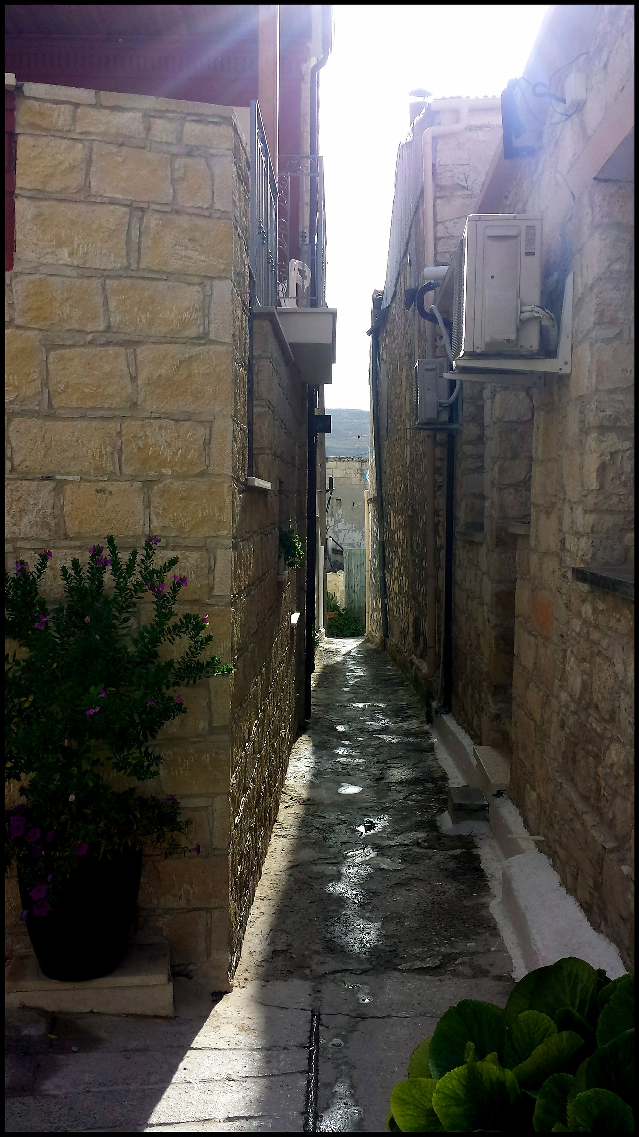 journeys & scorpions | travelblog | Cyprus | Omodos Village