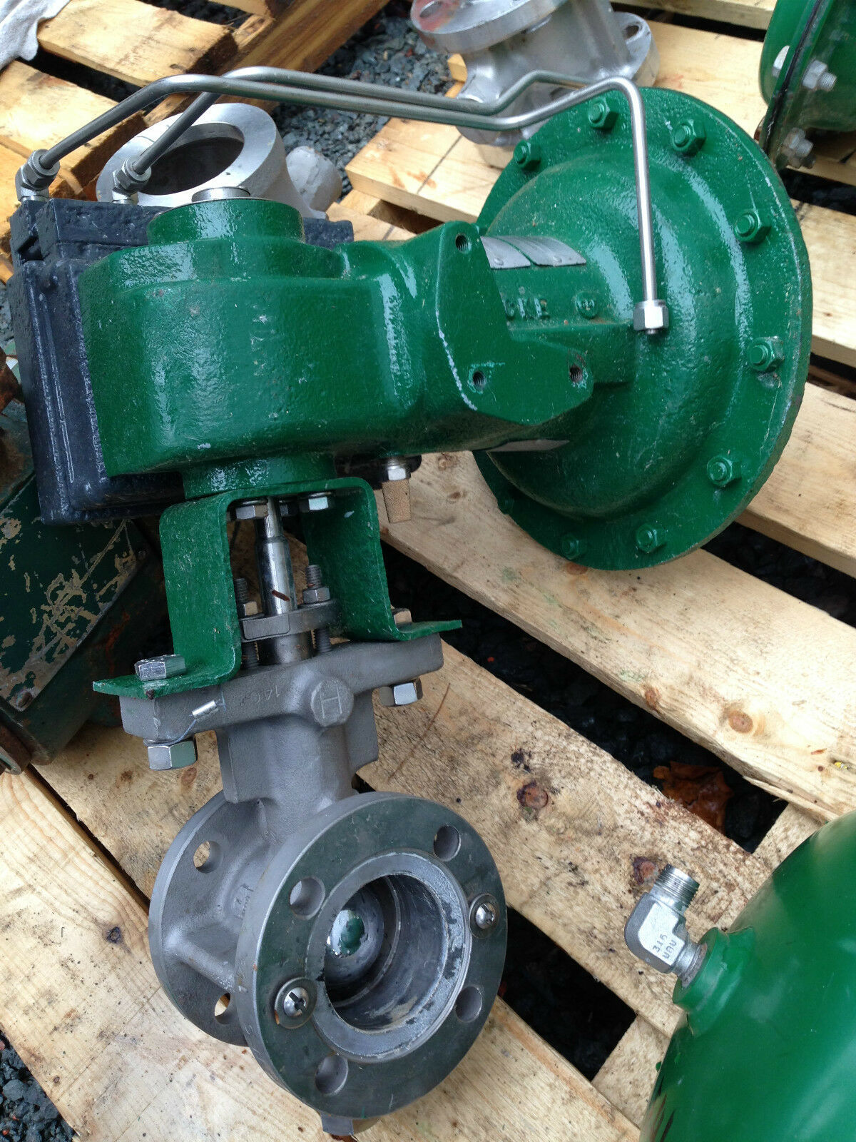 FISHER  1.5in V150 CLASS 150 1052 ACTUATED VALVE