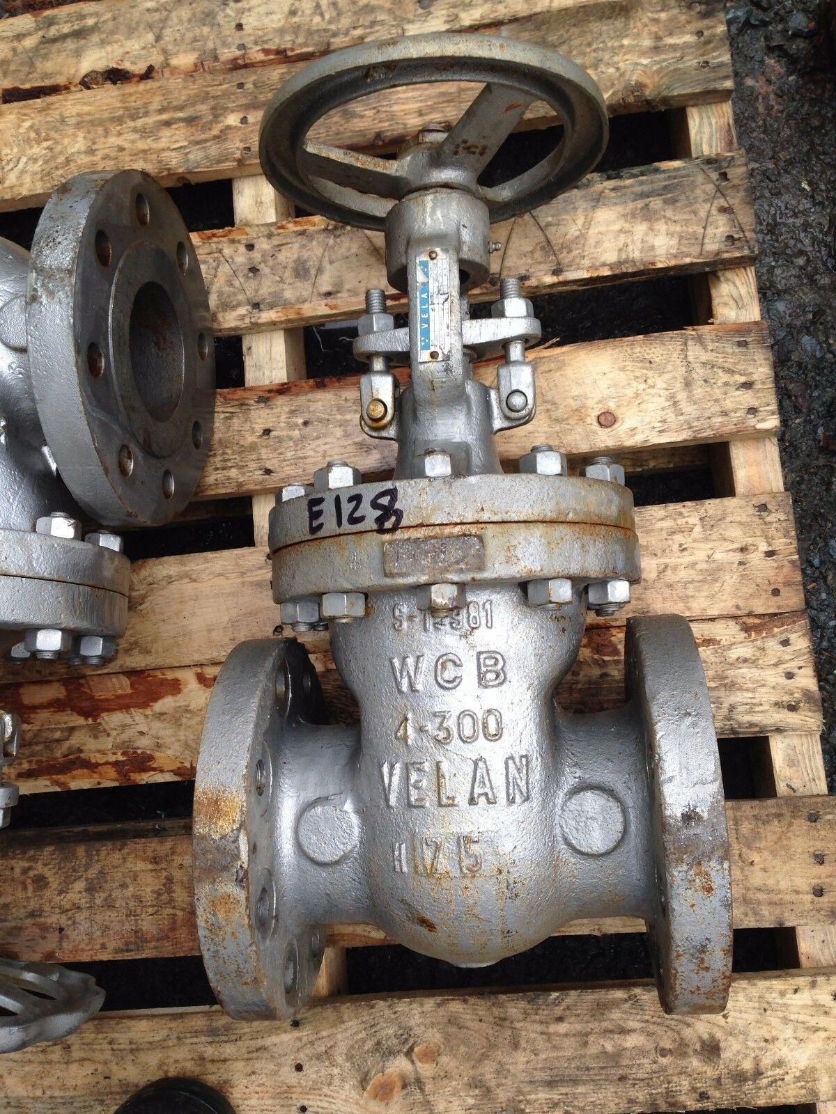 VELAN 4in CLASS 300 WCB GATE VALVE