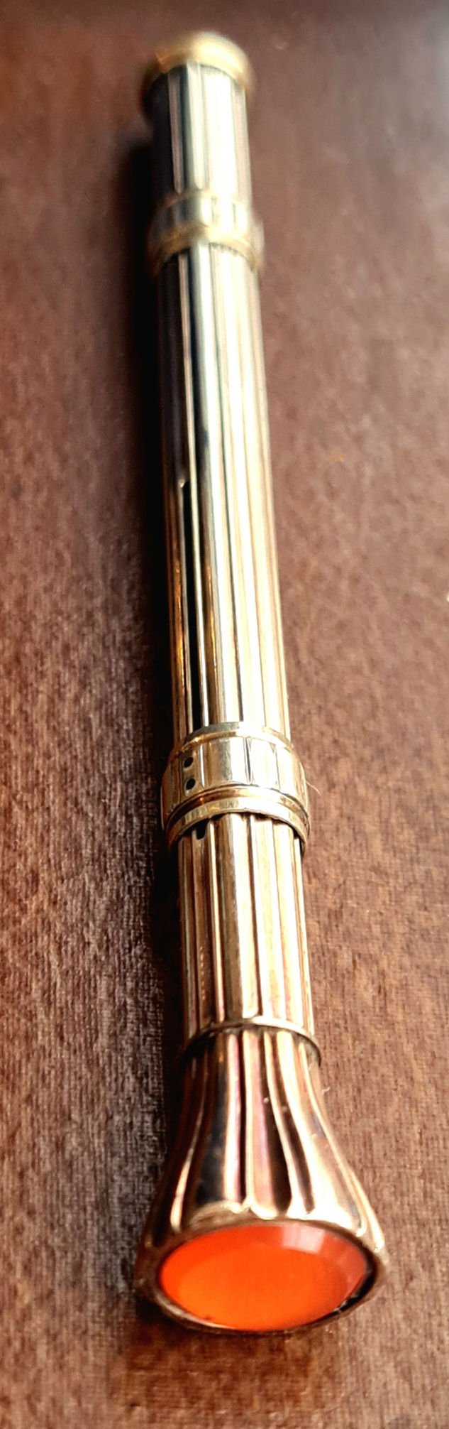Thumbnail: Victorian 9ct Gold Cased Pencil/Pen retractable Carnelian Top