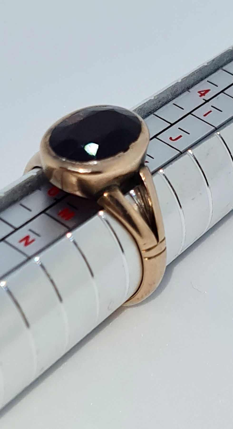 Thumbnail: 9ct Gold Antique Garnet Ring - size L (UK)