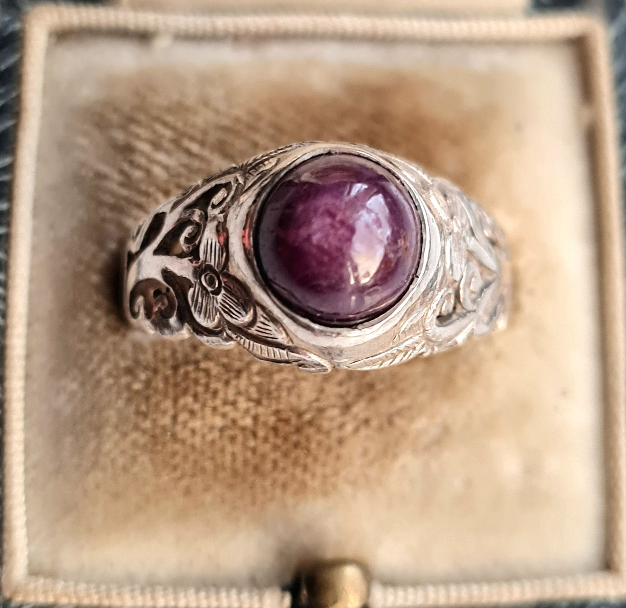 Vintage Silver Cabochon Star Ruby Ring
