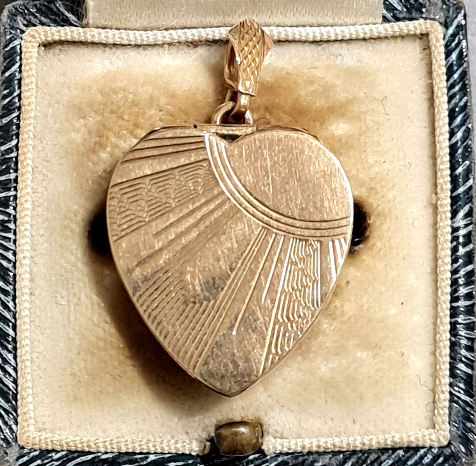 9ct Back and Front Heart Locket Vintage Art Deco 