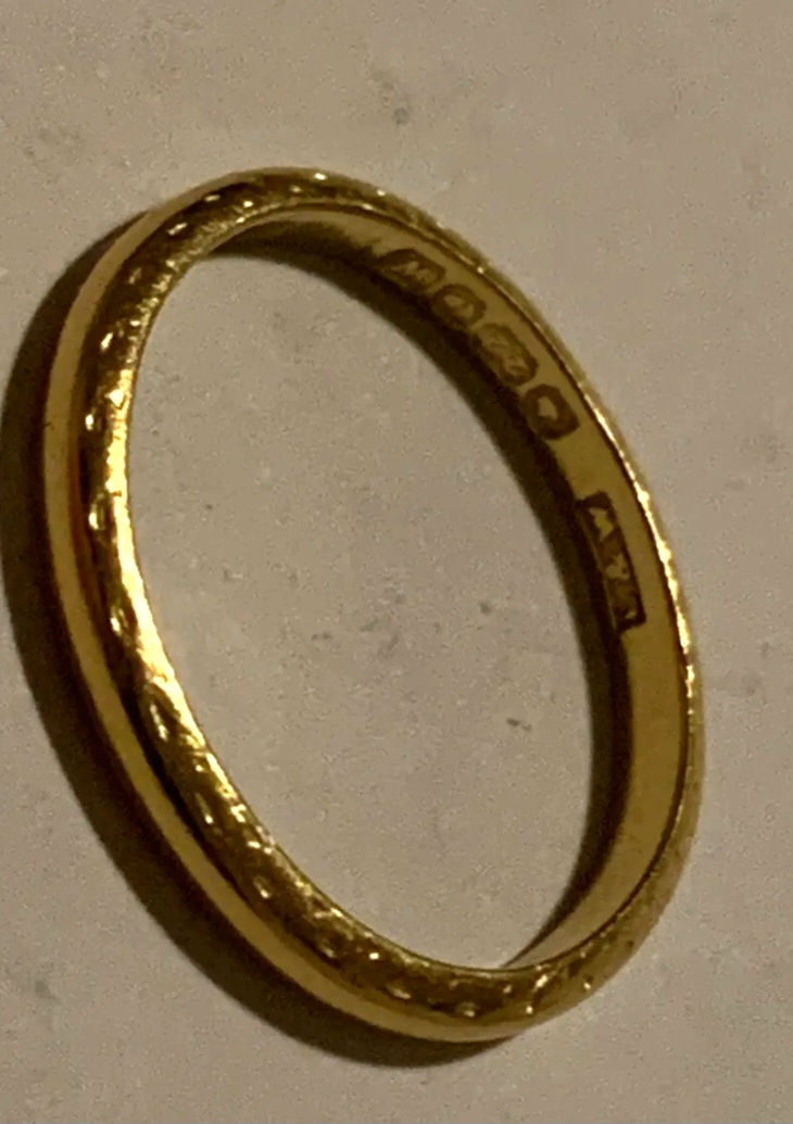 Thumbnail: Fine Engraved Art Deco Solid 22ct Gold Keeper Band Birmingham 1921 2.3 Grammes