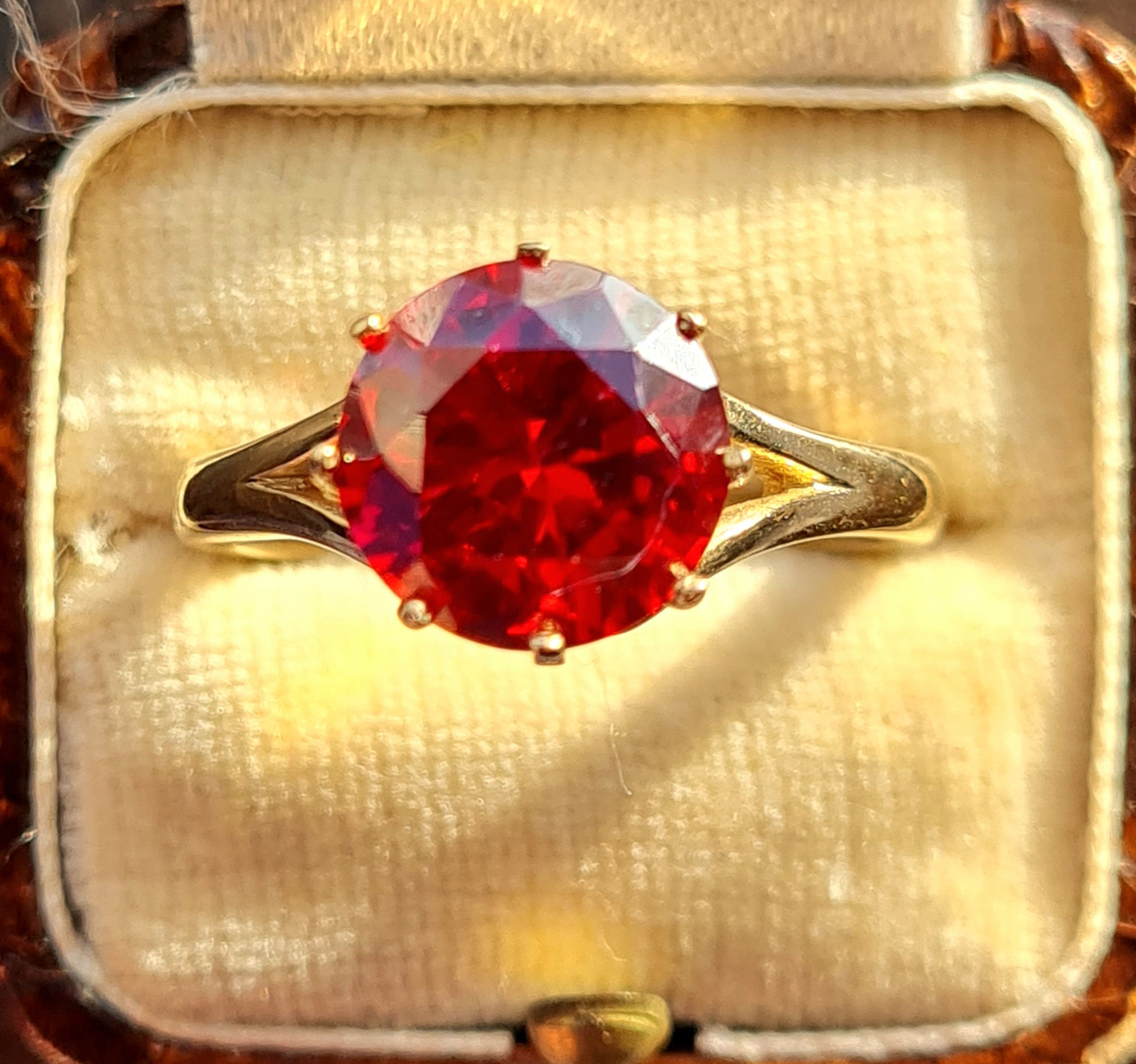 Vintage 9ct Gold Garnet Large Solitaire Ring
