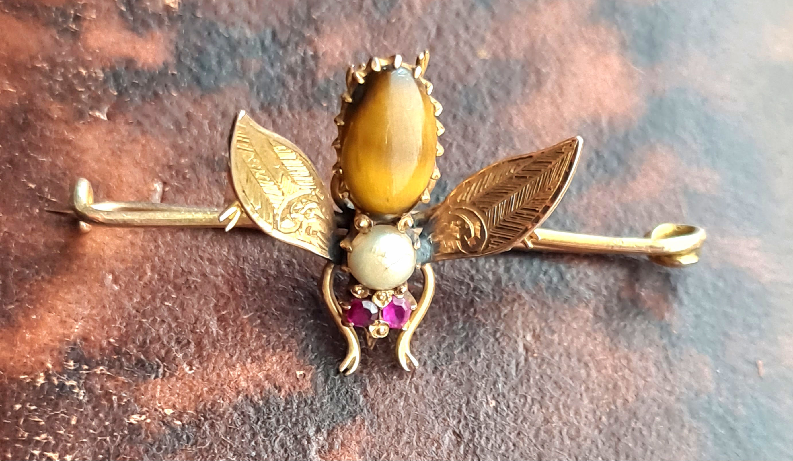 9ct gold Victorian Antique Natural Ruby, Tigers Eye & Pearl Fly Bar Brooch