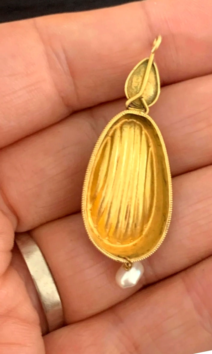 Thumbnail: 15ct Gold Amethyst Baroque Pearl Pendant Victorian