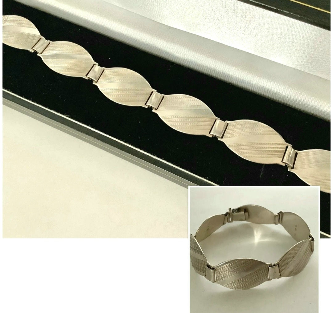 Vintage Hallmarked London 1945 Sterling Silver Engraved Link Bracelet