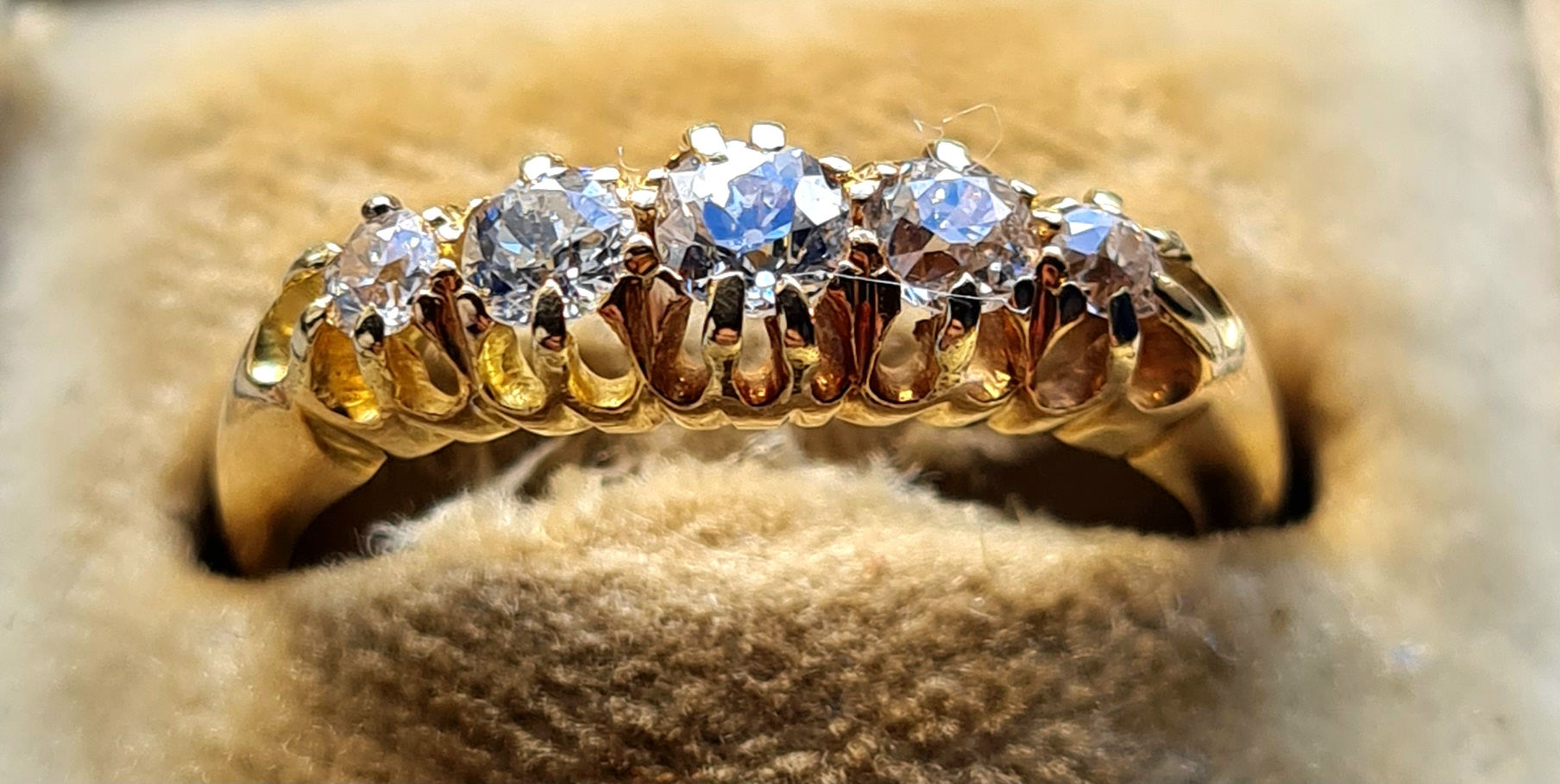 Victorian 18ct Gold 5 Stone Diamond Ring