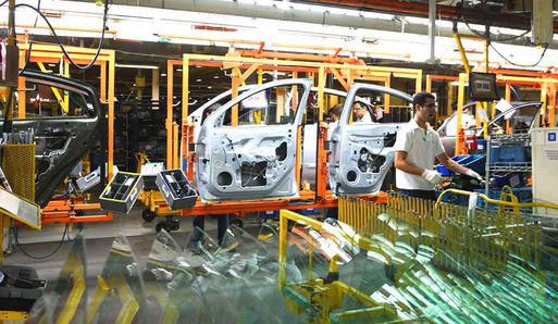 Actividad económica creció 3,2% interanual en octubre, pero cayó frente a septiembre