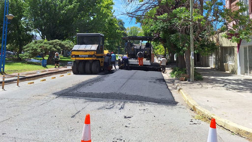 Sigue la repavimentación de las calles de Roca