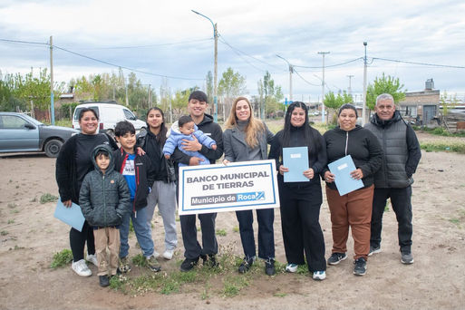 Soria entregó 7 lotes sociales