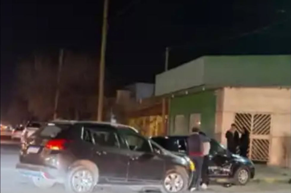 Choque en pleno centro de General Roca: un conductor se retiró del lugar sin dar aviso y le retuvieron el auto