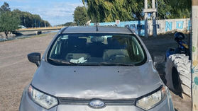 Abandonaron un auto a metros del Canal Grande