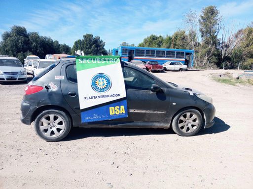Vehículo secuestrado del Corralon Municipal de Roca