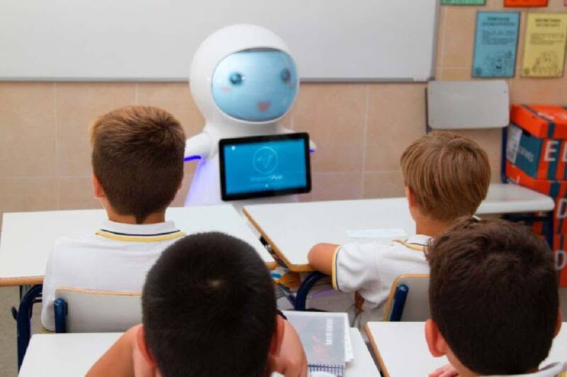 Uso de celulares e Inteligencia Artificial en las escuelas: Avanza proyecto de regulación