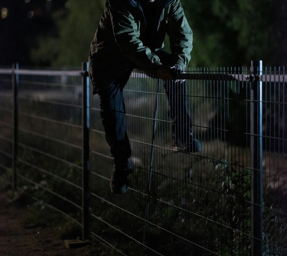 Detuvieron a un ladrón tras trepar una reja quiso entrar a una vivienda céntrica