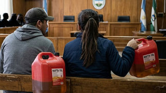 "No necesito tu plata": la frase por WhatsApp tras una pelea de pareja que terminó en un fallo judicial por la nafta