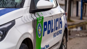 Dió positivo el test, intentó impedir que le retuvieran la moto y terminó detenido