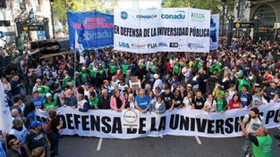 Gobierno ofrece un aumento a los universitarios, pero pide que retiren las demandas judiciales