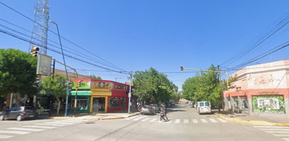 Detienen a una persona por romper la vidriera de un comercio centrico de Roca