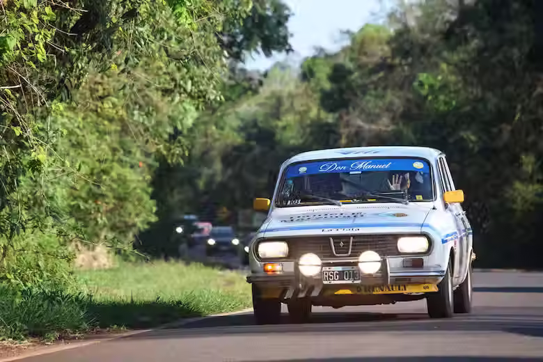 ¡Lo viejo funciona! Un Renault 12, modelo 76, ganó el gran premio argentino