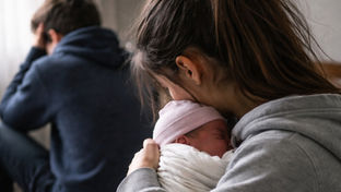 Parir con la ayuda de ChatGPT... una historia terrible de una adolescente de 15 años