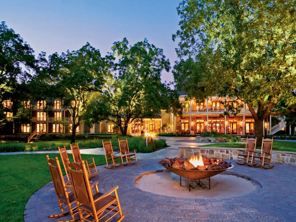 LostPines_Hotel_2.webp