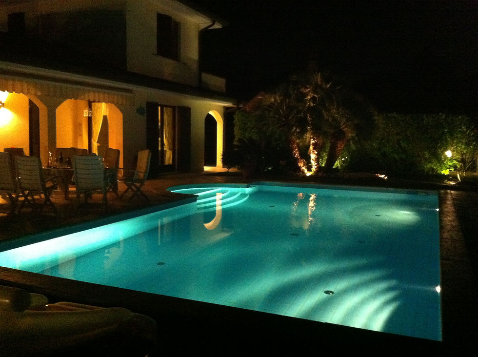 Piscina_in_notturna[1]