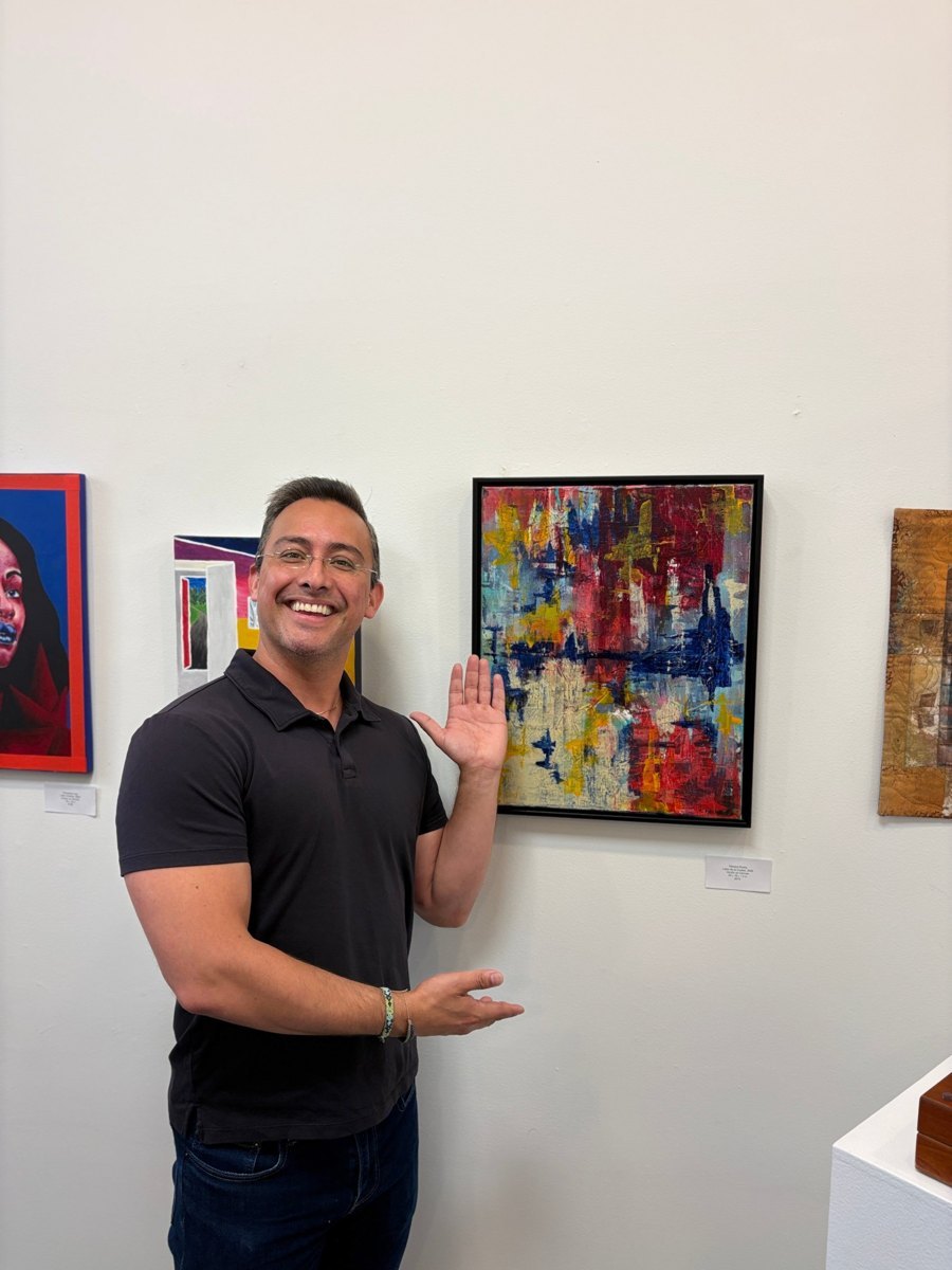 Edward beside Lejos de la ciudad at Uncharted, 6 Bridges Gallery