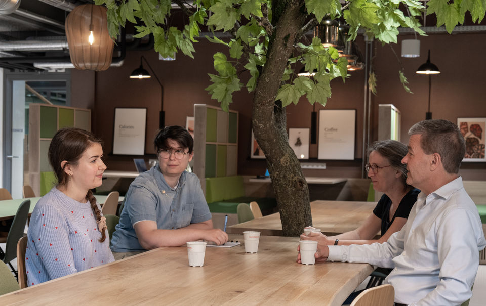 teamoverleg kantine kantoor Instructiefilml.nl