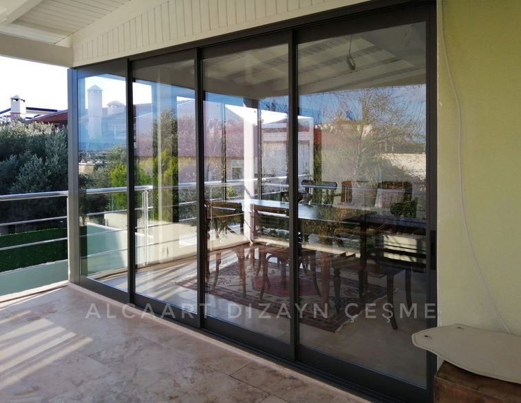alacati surme cam balkon bahce, kayar kapi cesme