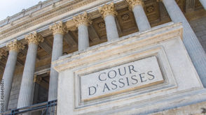 COUR D’ASSISES ET JURY POPULAIRE: VERS UNE PERTE DU LIEN ENTRE JUSTICE PÉNALE ET CITOYENS ? 