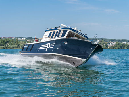 Ob Sturm, Badeunfall oder manövrierunfähiges Boot – die Seepolizei der Kantonspolizei Thurgau ist unter anderem auf Bodensee, Untersee und Rhein rund um die Uhr gefordert. Ihre Aufgaben reichen weit über Rettungseinsätze hinaus. Im Sommer steigt die Zahl der Einsätze, gleichzeitig nimmt auch der Leichtsinn auf dem Wasser zu.