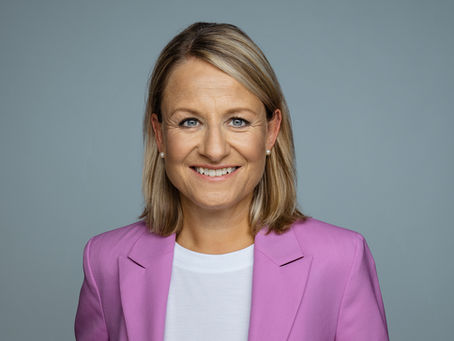 Trotz steigender Kosten, Digitalisierung und wachsender Konkurrenz behaupten sich die Olma Messen St.Gallen AG im umkämpften Veranstaltungsmarkt. CEO Christine Bolt spricht im Interview über wirtschaftliche Stabilität, neue Messeformate, die Rolle der jungen Generation – und darüber, warum physische Begegnungen auch im digitalen Zeitalter unverzichtbar bleiben.