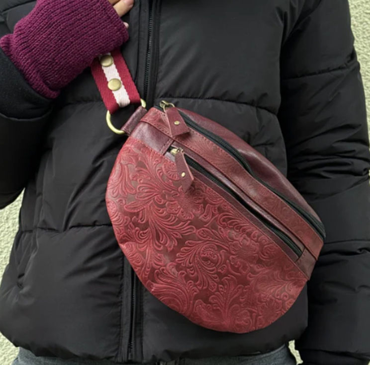 Elegante Leder-Crossbody-Bagmit floralem Design und Vintage-Charme-151