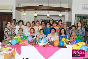 Celebra su cumple Amparito Arellano