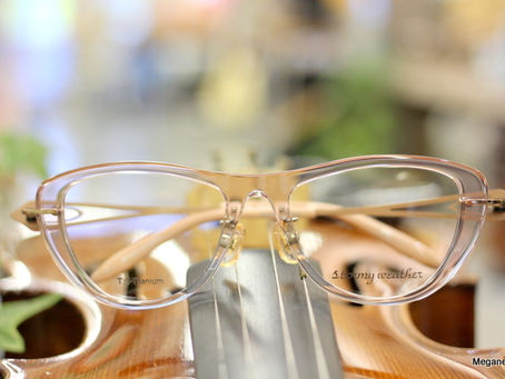 透きとおる4色の美しいフレーム