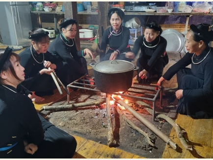 Bánh chưng đen: Nét ẩm thực độc đáo của người Tày vào những dịp lễ tết cổ truyền 