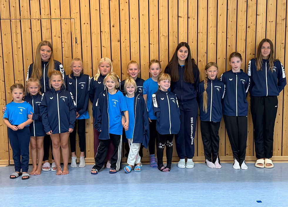 Schwimmmannschaft in der Sporthalle