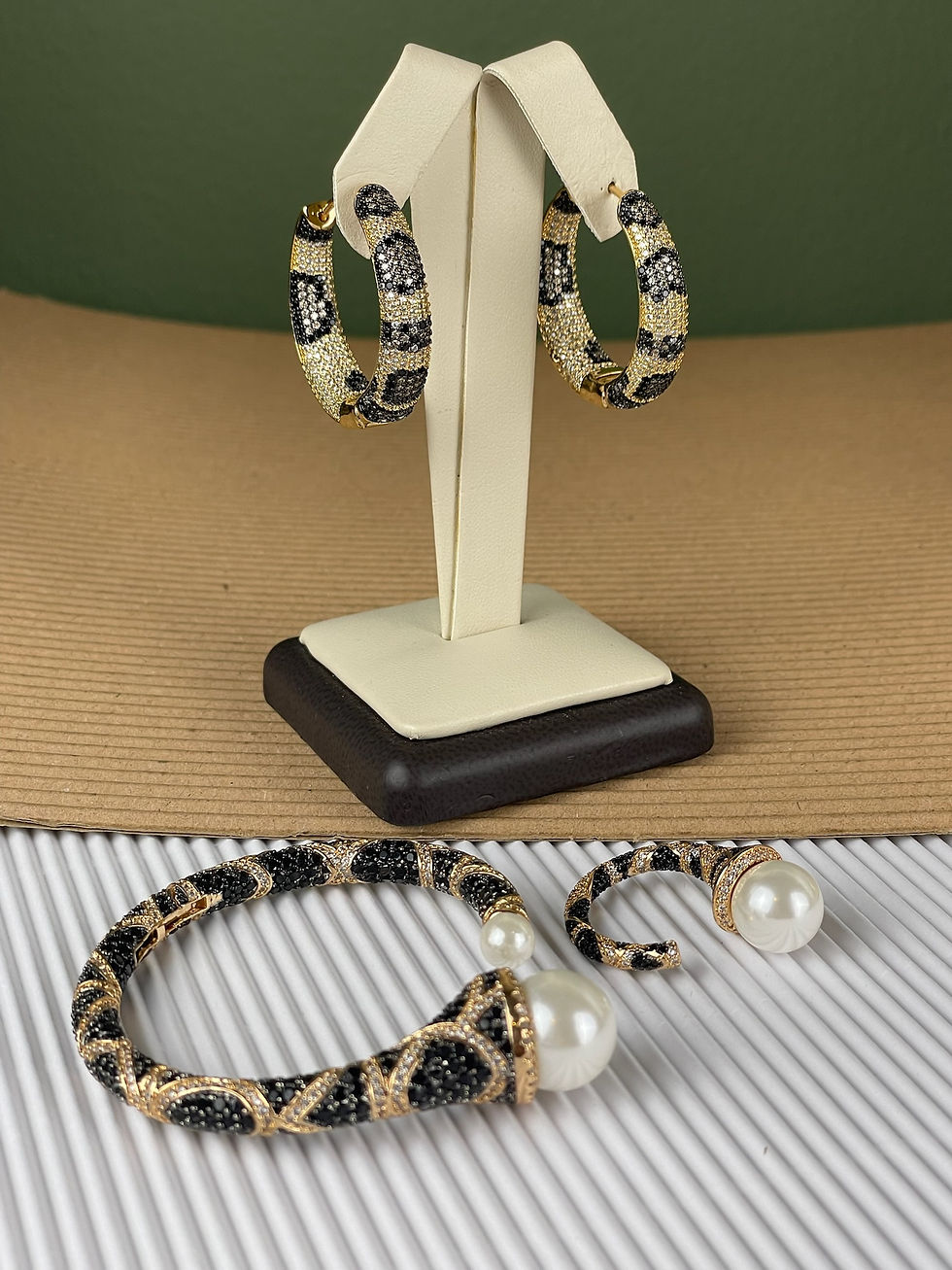 Miniatura: Argola Micro Cravejada com Zircônias