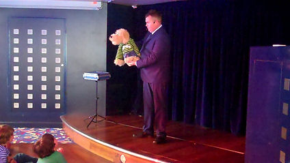 Steyning Magician, Steyning Children's entertainer, Magician in Steyning, Puppet show Steyning,