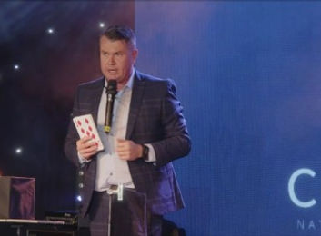 Lewes magician, magic show in Lewes, close up magician in Lewes,