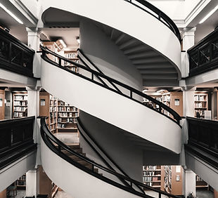 Biblioteca de vários andares