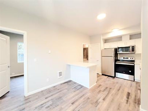 #10 Kitchen.jpg
