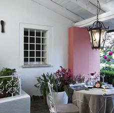 Outdoor decorative lighting