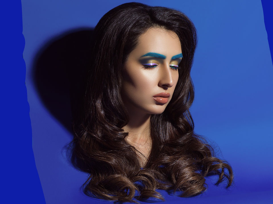 Hyperreal eyeliner makeup by Jado Arly. Editorial beauty shot featuring Jumana.