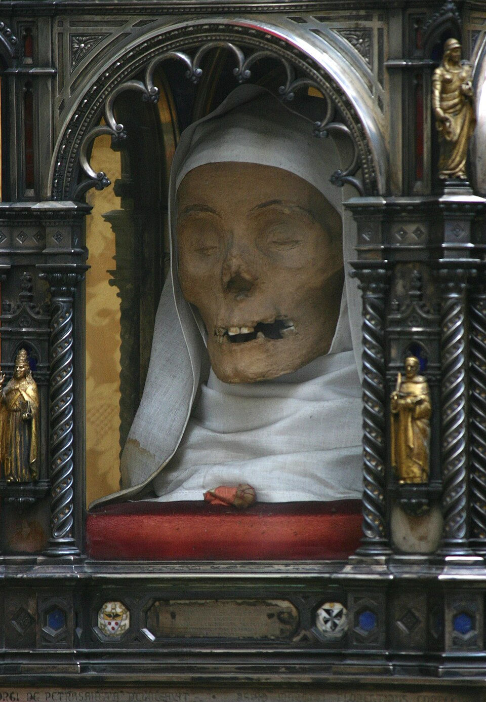 A relíquia do crânio de Santa Catarina, exposta na Basílica de San Domenico, Siena