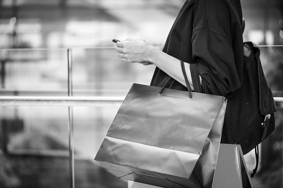 woman-enjoy-shopping-concept2.jpg
