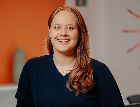 Jana Ansorge, Auszubildende